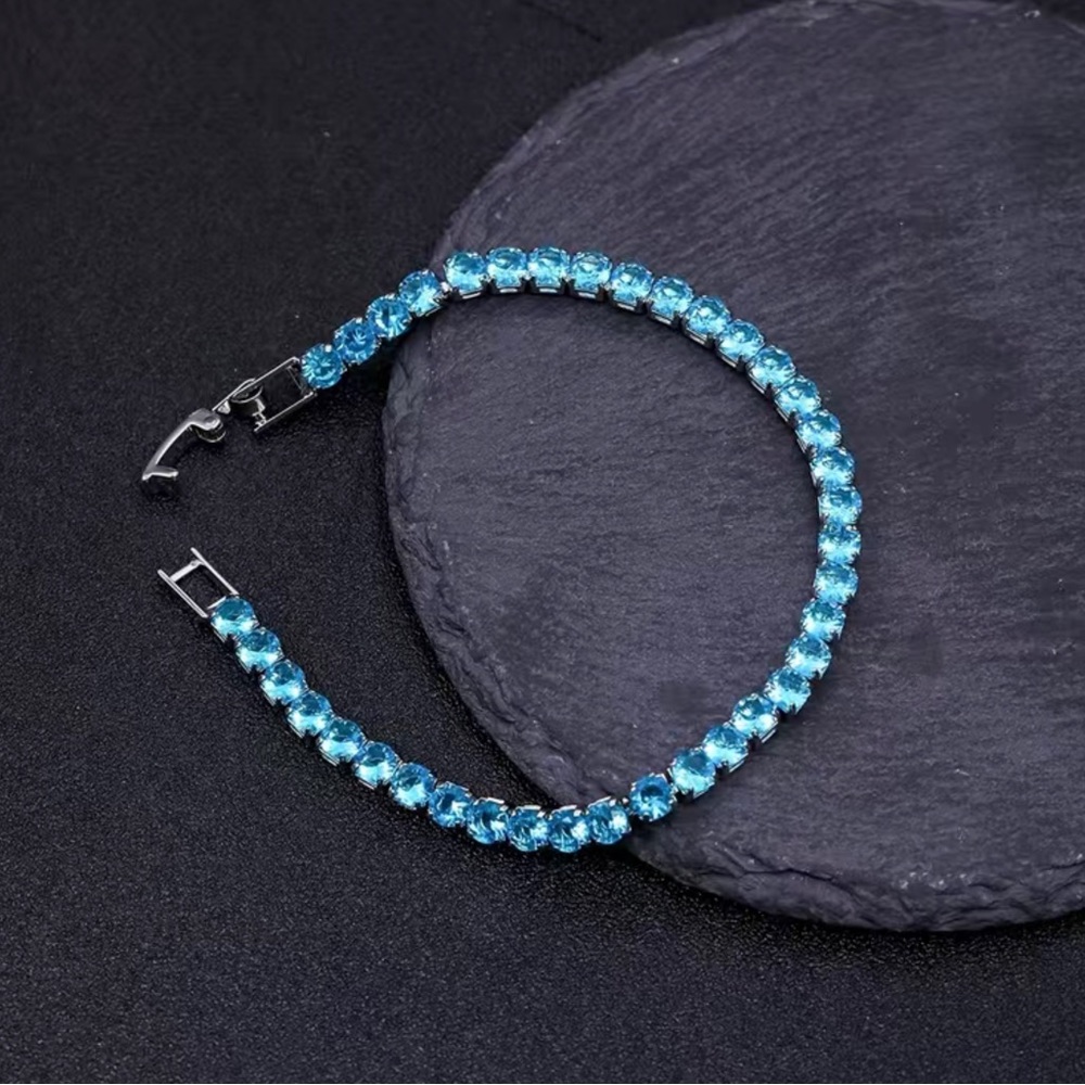 Beautiful Round Blue Topaz Bracelet In White Gold - Picture 10 of 12